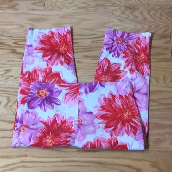 10 Real Clothes white floral stretch Capri pants - Picture 2 of 14